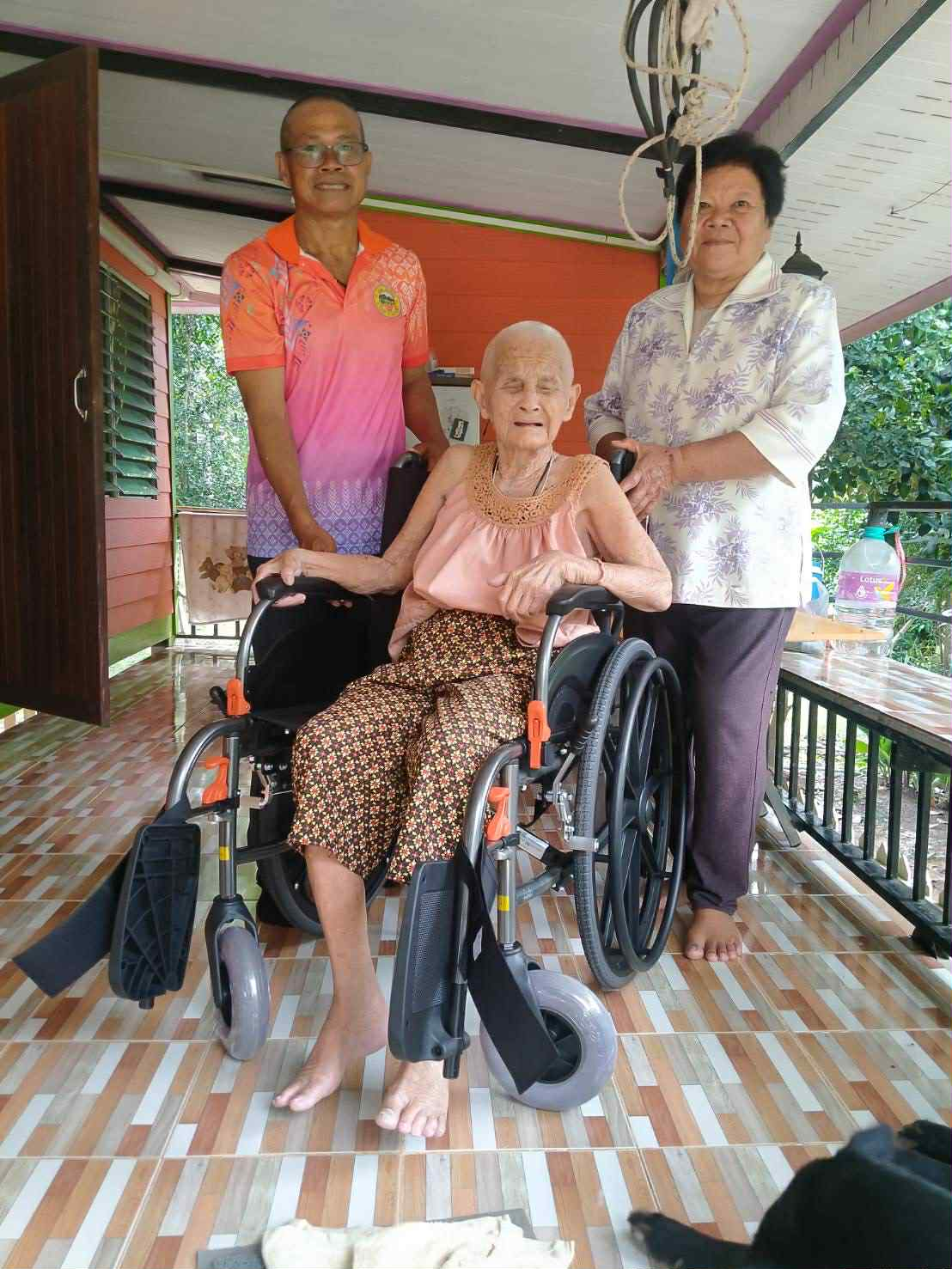 เมื่อวันที่  10  มิถุนายน  2568  นายอมรวัฒน์  โสบกระโทก  นายกองค์การบริหารส่วนตำบลบ้านใหม่ พร้อมคณะ  ได้ร่วมพิธีมอบรถเข็นนั่ง  (Wheelchair)  จากสำนักงานพัฒนาสังคมและความมั่นคงของมนุษย์จังหวัดนครราชสีมา ณ หอประชุมที่ว่าการอำเภอครบุรี  ให้แก่คนพิการ  จำนวน  11  ราย  
